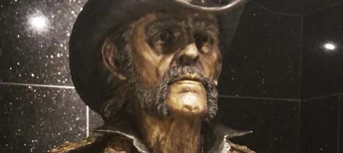 Estatua de Lemmy Kilmister